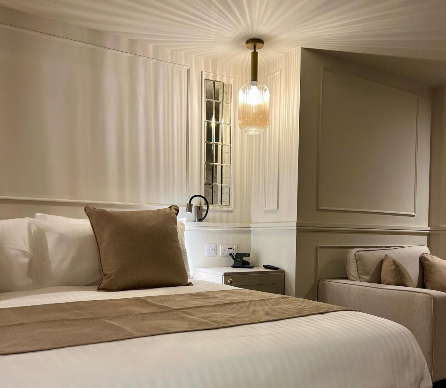 Number 3 Pier Road Suites Уитби Экстерьер фото