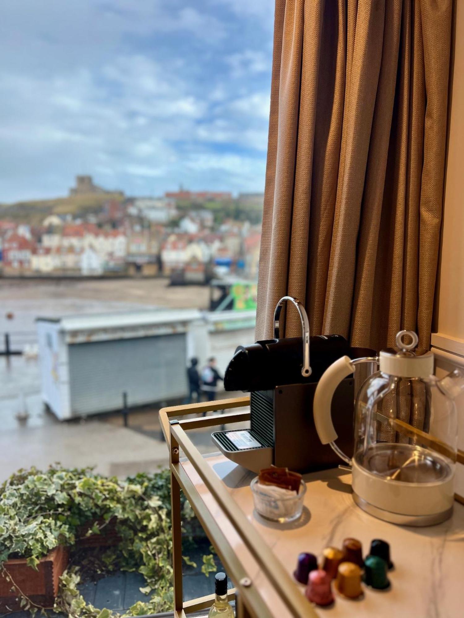 Number 3 Pier Road Suites Уитби Экстерьер фото