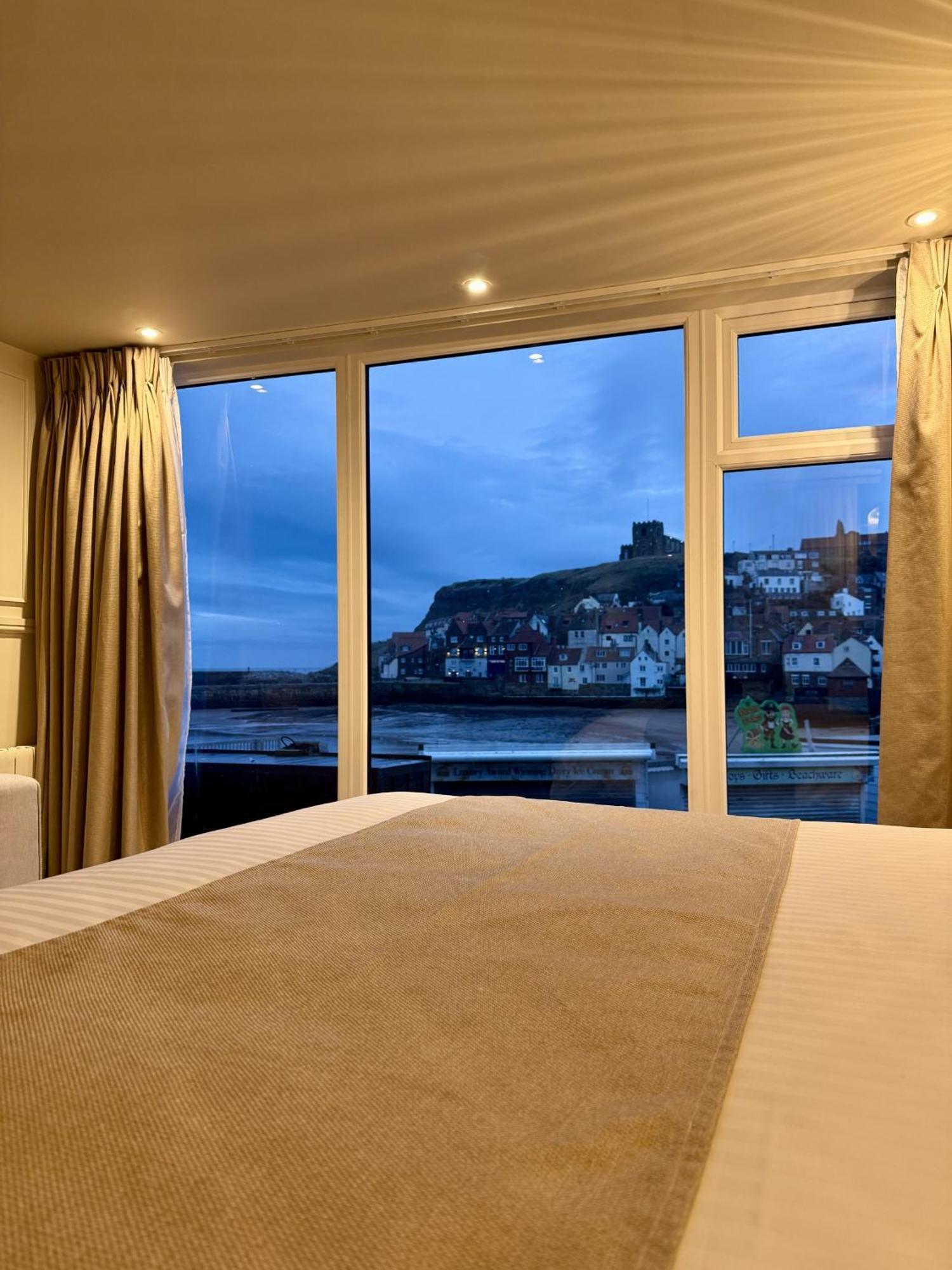 Number 3 Pier Road Suites Уитби Экстерьер фото